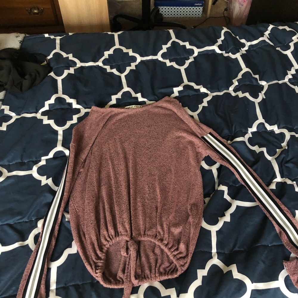 light pink purple long sleeved cropped top